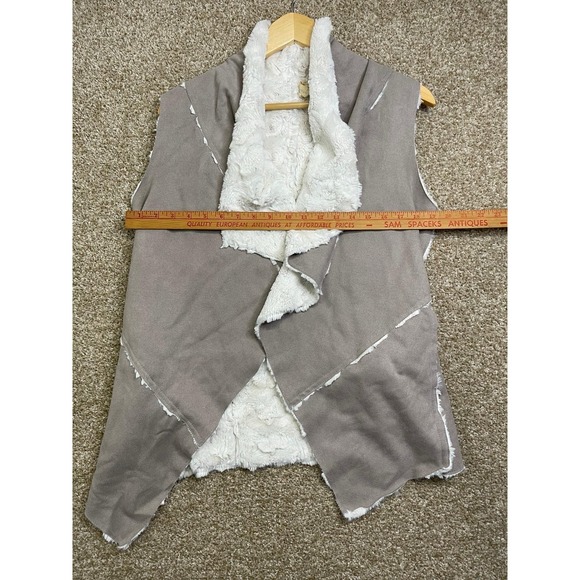 Onethelana Vest Womens M Gray White Faux Fur Open Front Sleeveless Boho Style - Picture 4 of 7